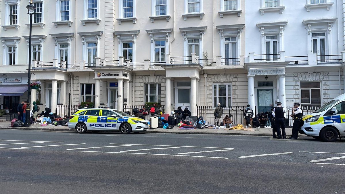 Migrants camping on Belgrave Road in Pimlico. 

They are objecting to the hotel they've been put in, refusing to leave the street unless they're given an individual room each.

Impressive amounts of luggage...

#smallboats #Immigration