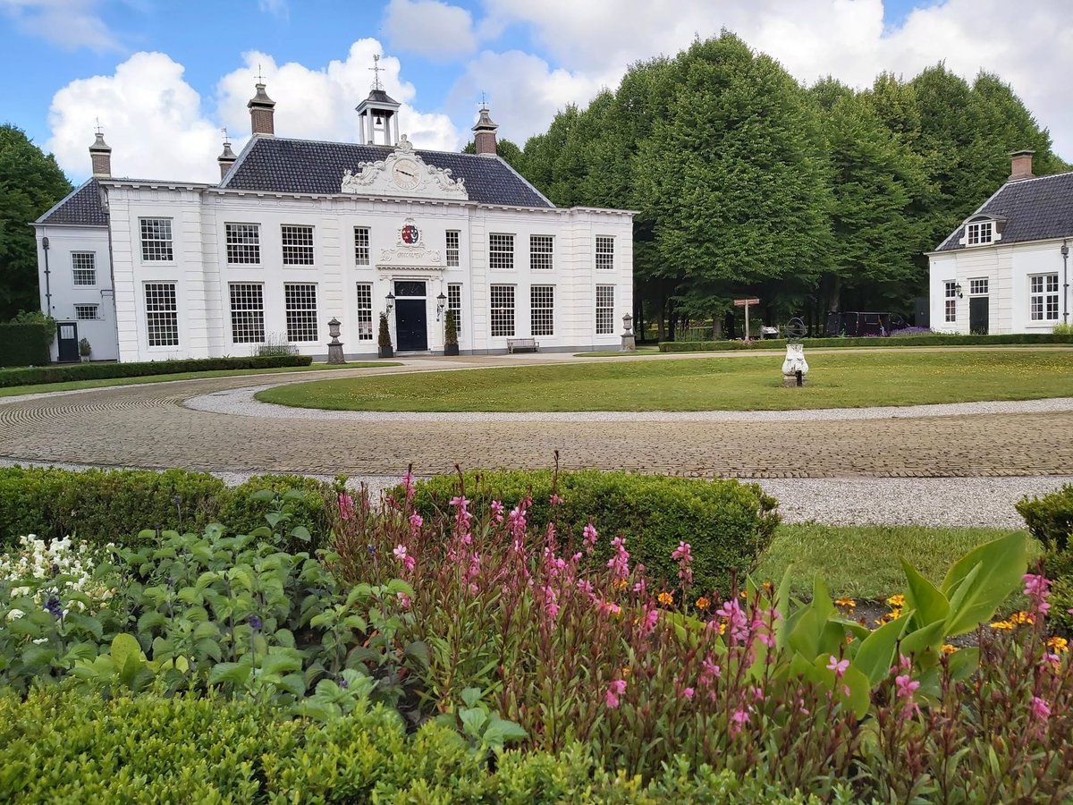 Wist jij dat er #bunkers uit #WOII verstopt liggen in de #tuinen van #buitenplaats #Beeckestijn? Ontdek het op 3 juni want dan is het <a href="/bunkerdag/">Bunkerdag</a> 
Kom langs bij ons op Beeckestijn! hendrickdekeyser.nl/agenda/bunkerd…