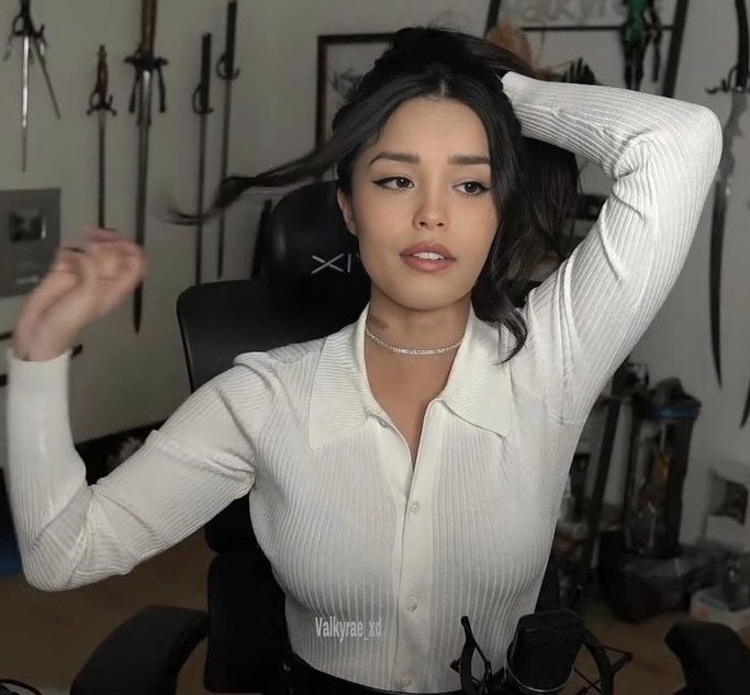 💜Zach💜 on Twitter: "Who needs porn when you have Valkyrae? 🤤💦💦💦"