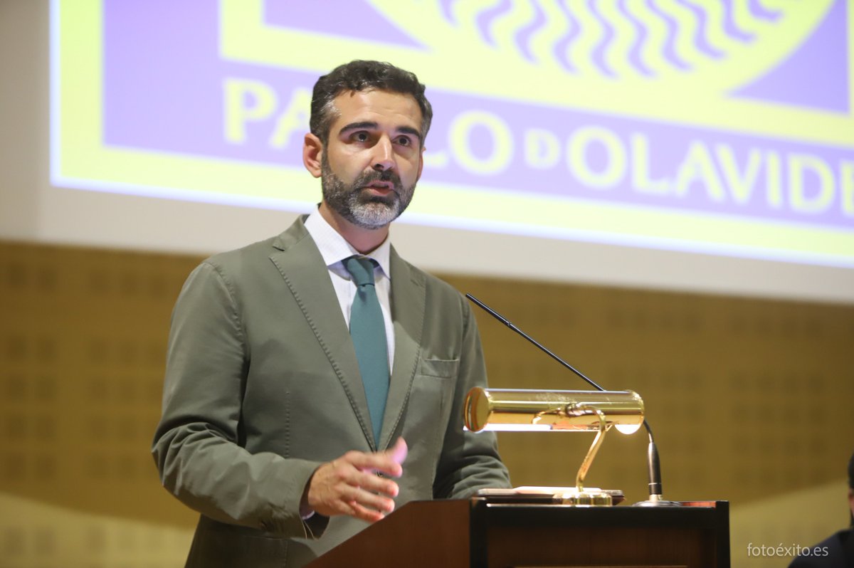 pablodeolavide's tweet photo. 🎓Felicidades a la nueva generación de ambientólogos y ambientólogas de nuestra universidad.
Porque el Medio Ambiente necesita a profesionales como vosotros y vosotras, ¡mucho éxito!😊
#egresadosUPO https://t.co/6fCEht6329