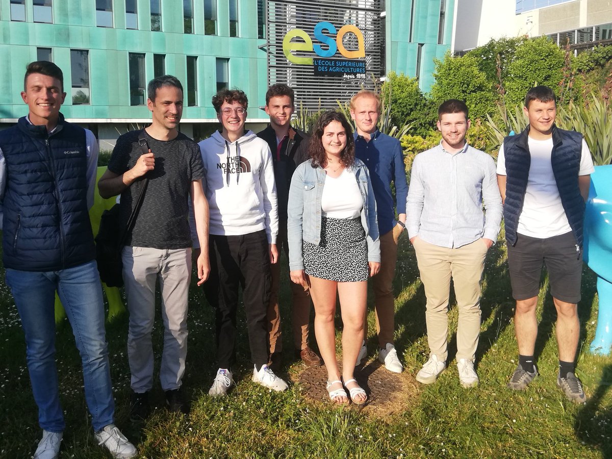 #Agricadre fait ses afterworks : les étudiants #Promo32  rencontrent les #Alumni
#Partage #Expériences #Management #Commerce #Gestion #Agricultures #Transitions
👏🏼 <a href="/ChloFltr/">Chloé Filliatreau</a> 👨🏼‍💻<a href="/TheophilePiel/">tocardihno!</a> 🚛#ChloéM 🚜 #AntoineC🍎
<a href="/Brangeon_Groupe/">Groupe Brangeon</a> <a href="/Cerfrance49/">Cerfrance Maine-et-Loire</a> <a href="/melanievilboux/">Melanie VILBOUX</a> <a href="/VEGEPOLYSVALLEY/">VEGEPOLYS VALLEY</a>