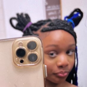 MISSING:
Malia, 13
- last seen on June 1, at 3 pm in the Yonge St &amp; Finch Ave E area
- described as 5'4, 90 lbs, with braided black and blue hair that is waist length
- any info contact 416-808-3200
#GO1246012
^sc