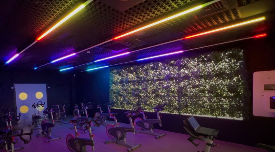 LEDSnaps's tweet image. LEDSnaps is the premium solution for adding colour to your classes!
A fully immersive lighting system that delivers the ideal atmosphere and enhances your classes. 
Find out more linktr.ee/ledsnaps
#ledlightshow #lightingspecialist #spinnclass #fitnessisfun #gymdesign