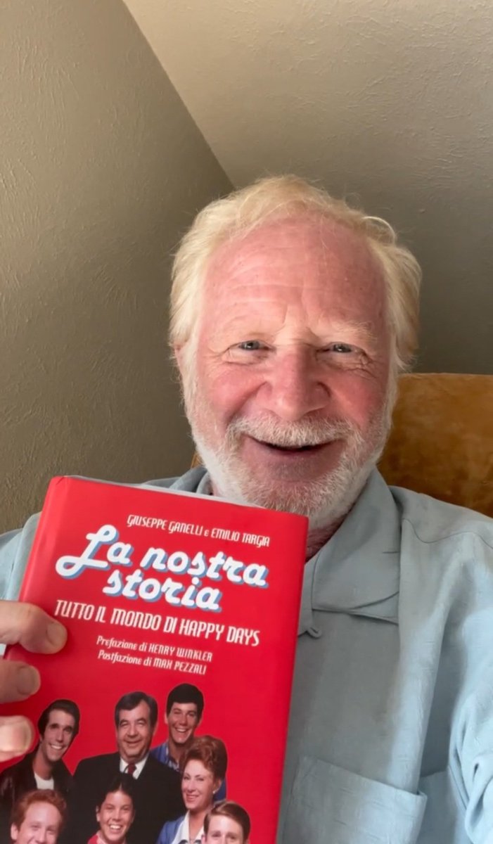 happydays_libro's tweet photo. 📌 Anche a Don Most, indimenticabile Ralph Malph, piace il nostro libro.  Tu l'hai già preso? Disponibile in tutte le librerie e store online ❤️📚 @most_don #ralphmalph #happydaystvshow #fonzie https://t.co/2nXh4j6eYU