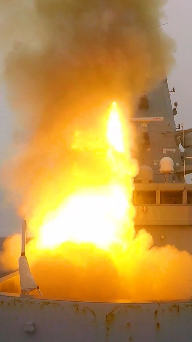 WarshipsIFR's tweet image. The Royal Navy destroyer HMS Defender used her Sea Viper missile system to shoot down a jet drone during NATO exercise #FormidableShield23 off the Outer Hebrides, Scotland. Photos: Royal Navy.