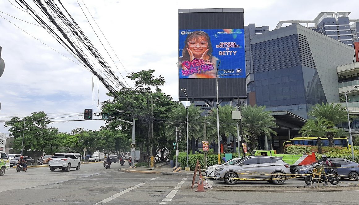 blytheeDBkimmy's tweet photo. Another surprise? Sure! One more at the Galleria in Cebu City! Found on the corner of Gen Maxilom Ext and Sergio Osmeña Jr Blvd. Hello DYAM MEET BETTY @iamandrea_b !

Thanks in particular to the lawyer who initiated this act. 

#DragYouAndMeEp1
#AndreaBrillantes | #RicciRivero https://t.co/SbIBhh9YMz