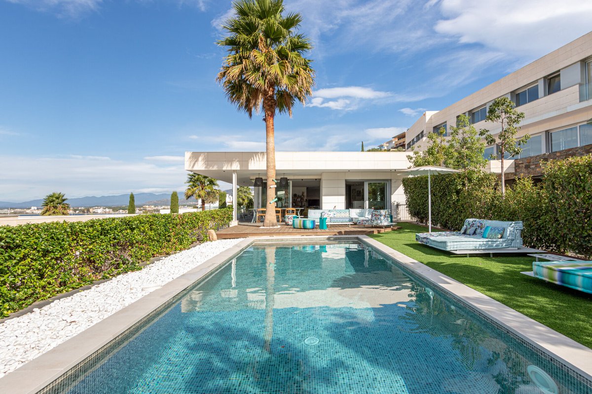 La villa de rêve est juste ici ! donnant sur le port et la baie jusqu'à L'Escala ! immo365costabrava.com/fr/property/su…

#hautstanding #luxuryhome #catalunacity #badiaderoses #villadeluxe #luxe #homeade #visitroses #costabravapirineu #catalunanatura