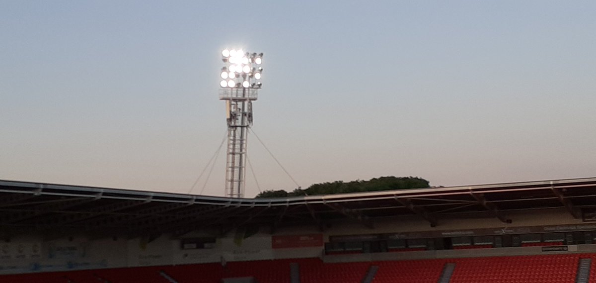 #floodlightfriday @drfc_official / @DoncasterRLFC for the @rovers_league ko cup final between @ScawthorpeFc & @AFCRoyal
