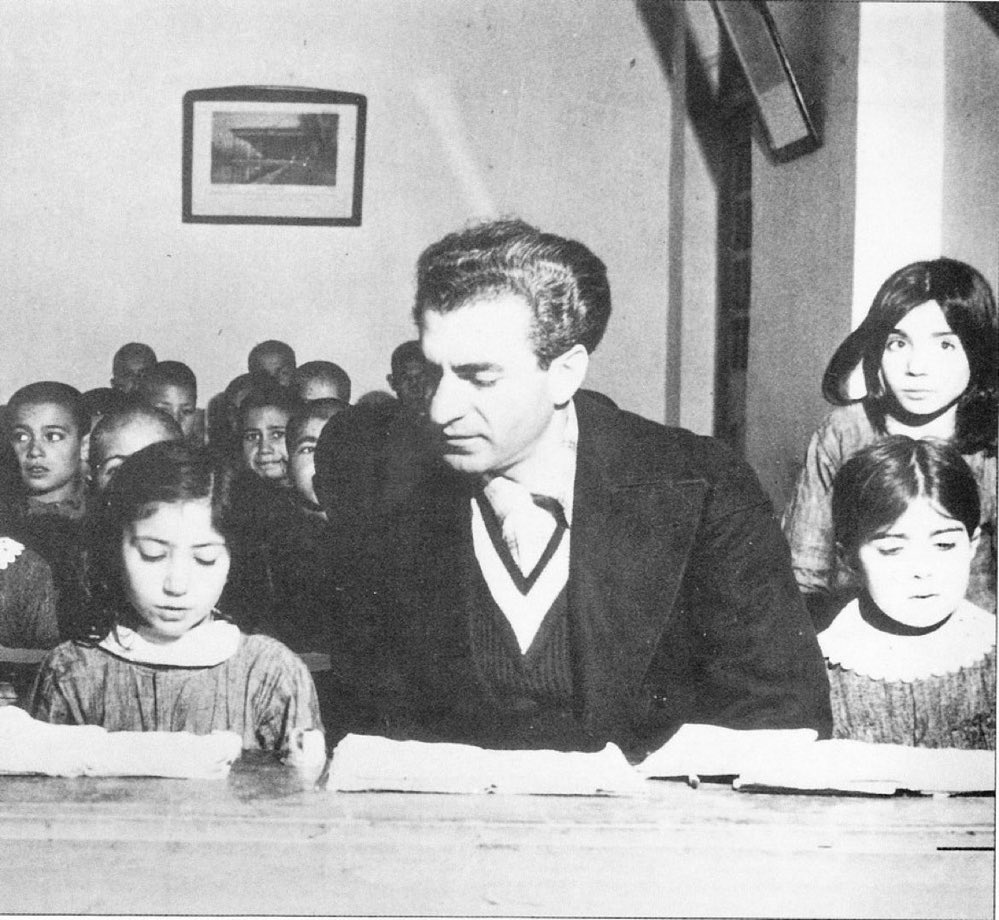 CassandaneIran's tweet image. The #Shah of Iran,King of Kings,would sit with school children,made sure all kids had access to a free breakfast at school.Western educated soviet lovers & feudal lord Mullahs called him a dictator & tried to turn public opinion against him in Western countries.
He was our king👑