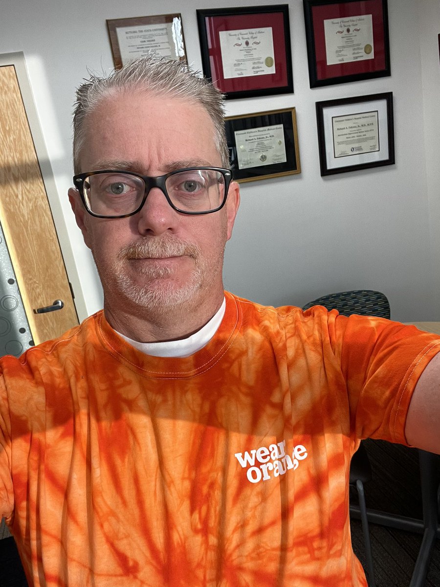 Proudly wearing orange to advocate to end gun violence #WearOrange @MomsDemand @Everytown @peter_masiakos @JosephSakran @mkotagal @CincyKidsSurg @CincyChildrens @PediTraumaSoc