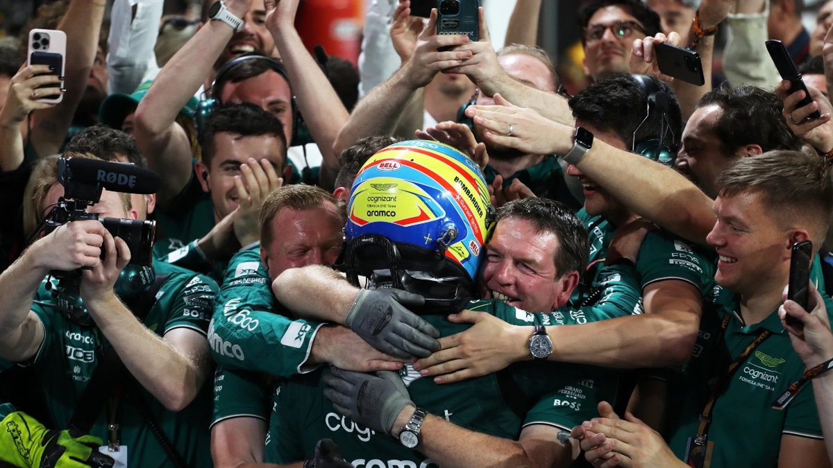 AdrianMCF's tweet photo. No sabéis lo que es para mí haber estado viendo sus peores momentos de su carrera deportiva, y ahora ver, sin esperarlo, que vuelve a estar ahí.

Muchos años en la sombra por culpa de máquinas que no estaban a la altura del talento, a la altura de Fernando Alonso. ✍️ https://t.co/qo30ZN4g6J