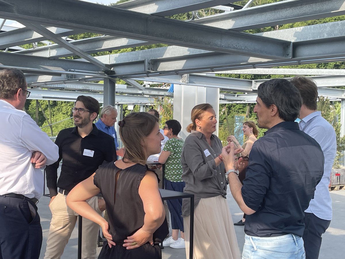 Svizra27's tweet photo. Wir brauchen eine Landesausstellung! - darin waren sich gestern unsere Pioniere genauso wie alle Projektbeteiligten einig. Intensiver Austausch, positive Energie und ein schöner Apéro bei wunderbarem Wetter. 
Vielen Dank @PrimeoEnergie 
#svizra27 #landesausstellung #nwch https://t.co/Iz8TUc9Zt2