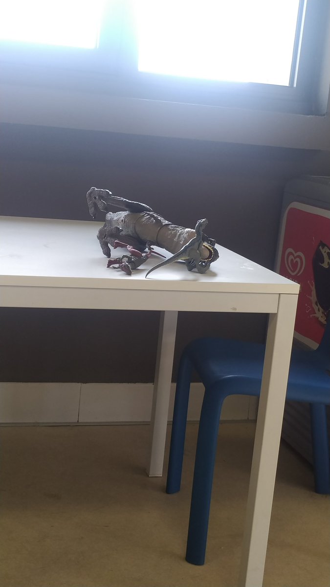 _SEMpreverde_'s tweet photo. Sto ancora pensando al bimbetto che giocava spensierato con i dinosauri al tavolo di fianco al nostro, credo di non aver mai invidiato qualcuno così tanto in tutta la mia vita 🦖🥺 https://t.co/qmGdgYrmJW
