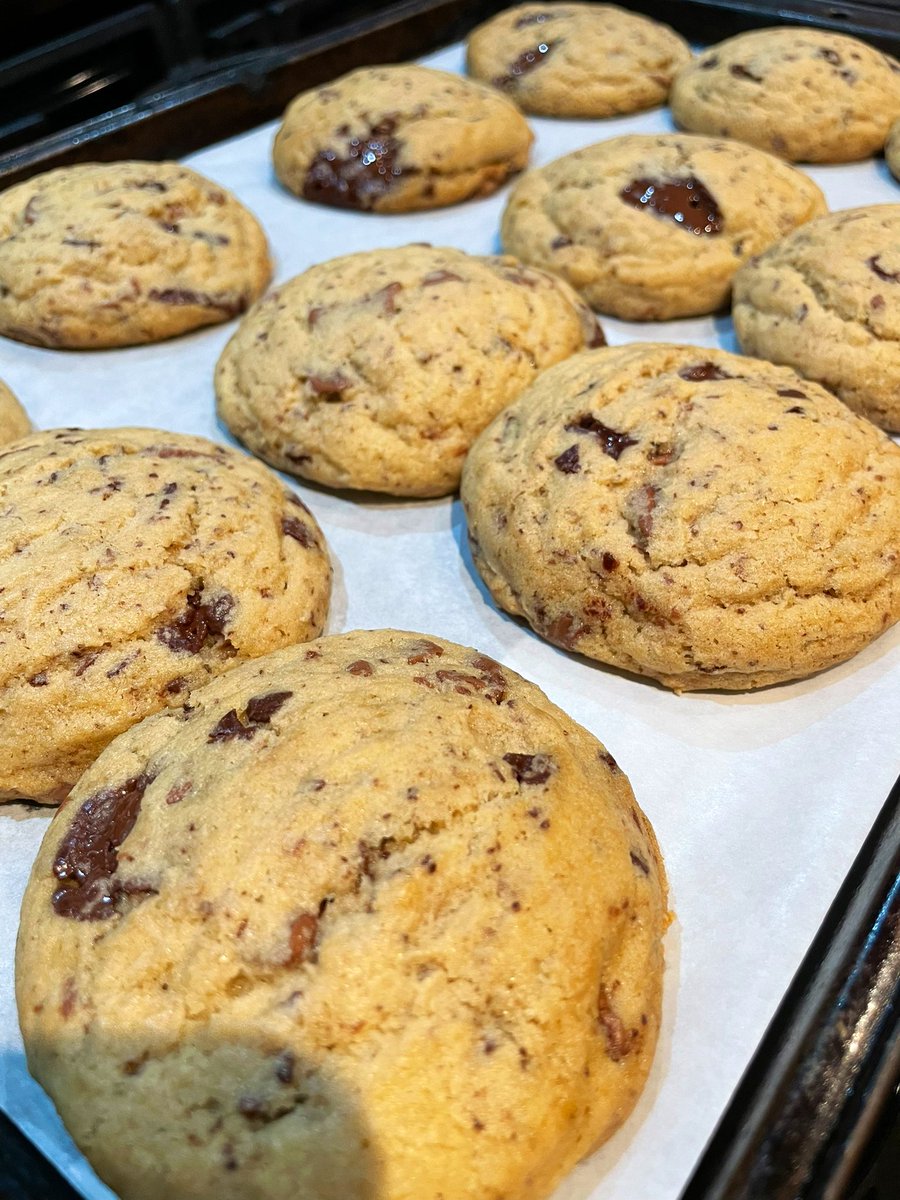 Had to bake some cookies from <a href="/blackdogbistro/">Black Dog Bistro</a> for the kiddos lunches even though it was 1am. Yum 🍪baked in minutes is my kind of homemade baking ! #manotick #momlife