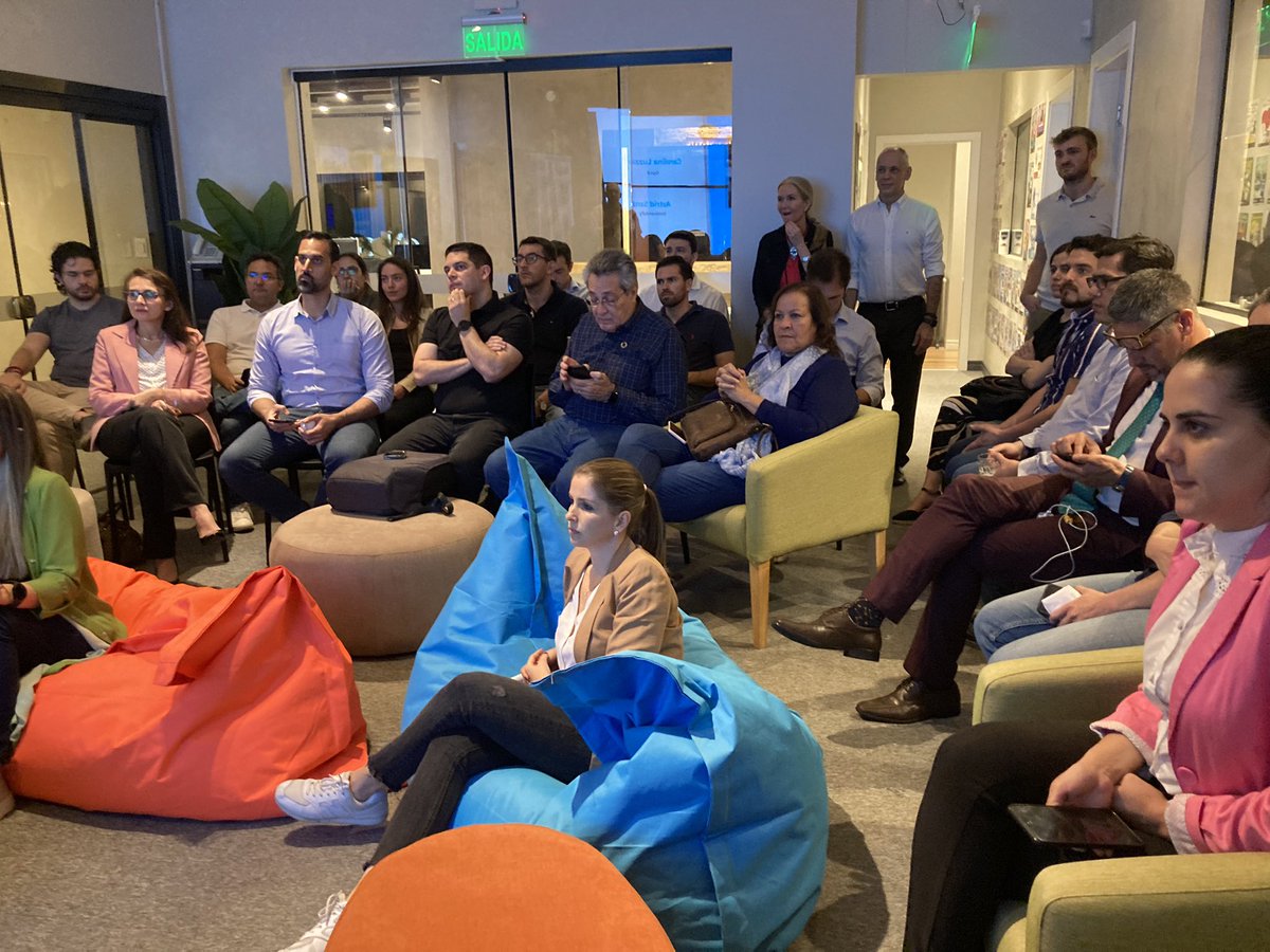 KEmprendedor's tweet image. 🧵/1 #AfterOffice #KARAKÚ

Con la presencia de ➕3️⃣0️⃣ referentes del sector público, privado, academia y sociedad civil que impulsan al ecosistema emprendedor paraguayo se realizó el encuentro de mayo con el eje temático “Desafíos y actualidad de las StartUps en Paraguay”