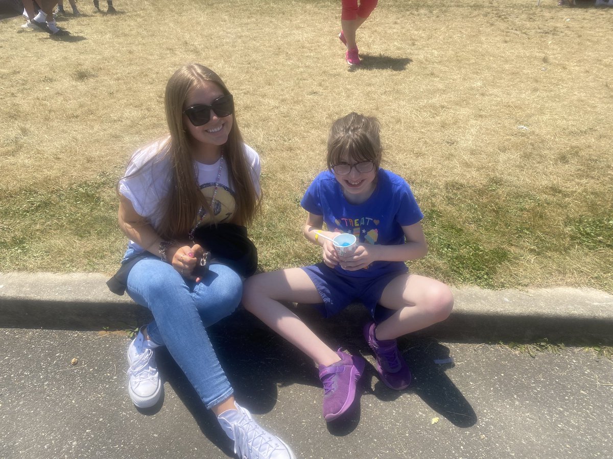 Tons of fun at the BHMS Bulldog Bash! @isabellamev <a href="/Official_BHMS/">Bunker Hill Middle</a> <a href="/MikeDOstilio/">Mike D'Ostilio</a> <a href="/DrMuscelli/">Greg Muscelli</a>