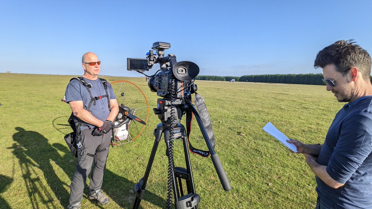 media2u's tweet image. Up at Davidstow Airfield producing videos about paragliding.