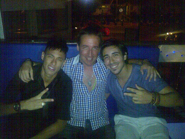 Mi familia: donde mierda esta el auto y los muebles de la casa??
Yo en el crucero con neymar y algún travesti