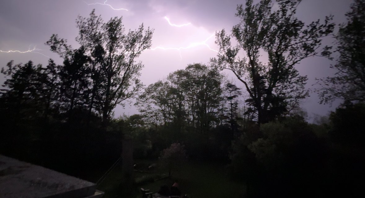 transcendangie's tweet photo. Wild night in Hantsport. #nsstorm #nsweather #LightningStrikes #novascotia @ryansnoddon @KalinMitchelCTV https://t.co/d9226xZoxt