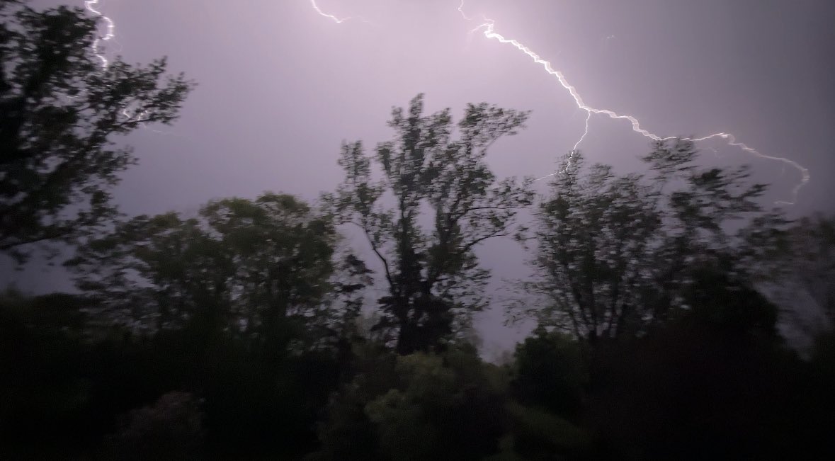 transcendangie's tweet photo. Wild night in Hantsport. #nsstorm #nsweather #LightningStrikes #novascotia @ryansnoddon @KalinMitchelCTV https://t.co/d9226xZoxt