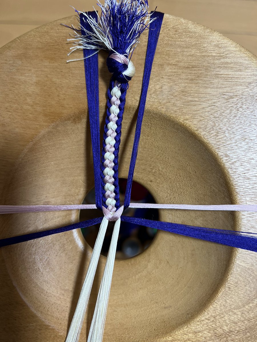 いよいよ明日 「ふりまde和空間」！
組紐のワークショップをさせていただきます。
ご予約分が今回少なかったため、台も私も余裕がありますので小物(羽織紐・ストラップ・ブレスレット)の体験を随時受付いたします！
お時間は2~30分ほど¥1500〜

お待ちしております😊