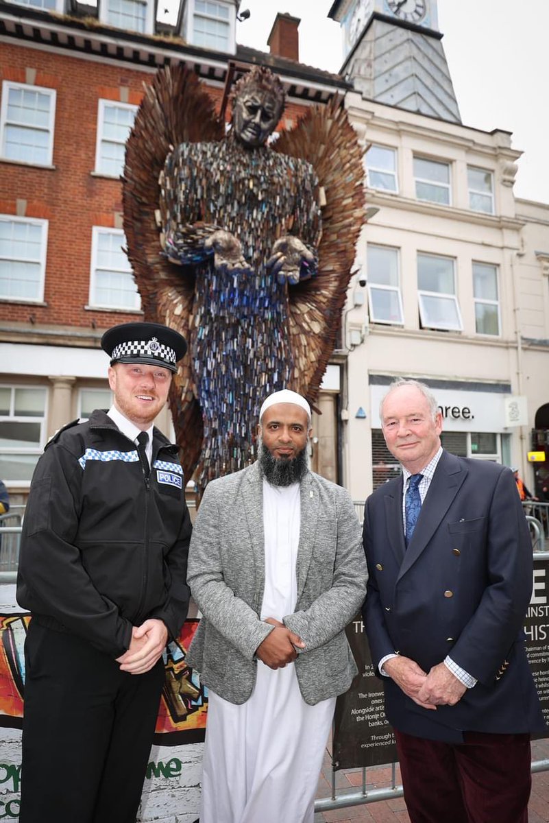 00SaeedSheikh00's tweet photo. #knifeangelproject
* 27ft Tall Sculpture
* 100,000 Blades
* knives collected from amnesties across the country contains #kitchenknives #pocketknives #samuraiswords #knuckledusters #martialarts & #homemade #weapons
Encouraging conversation to prevent #knifecrime
#WHY??? https://t.co/t6yUh2Rawe