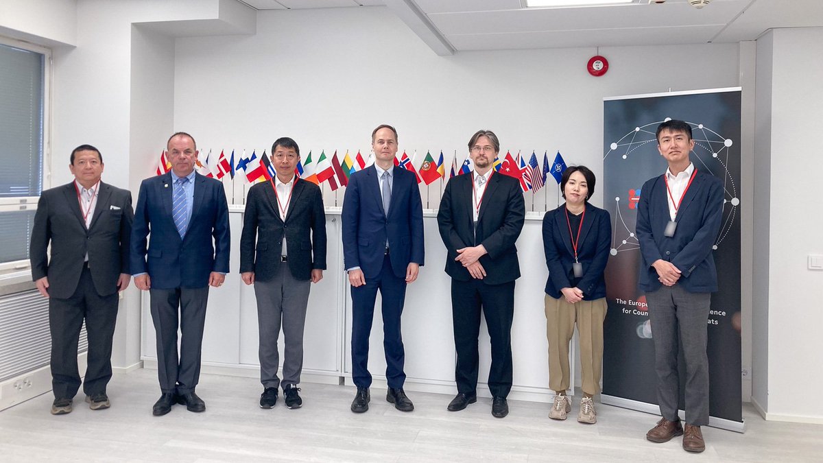 The Commanding General of Japan 🇯🇵 Cyber Defense Command Major General Akitsugu KIMURA visited Hybrid CoE today. Thank you for excellent discussions!

#cyber
#disinformation 
#criticalinfrastructure