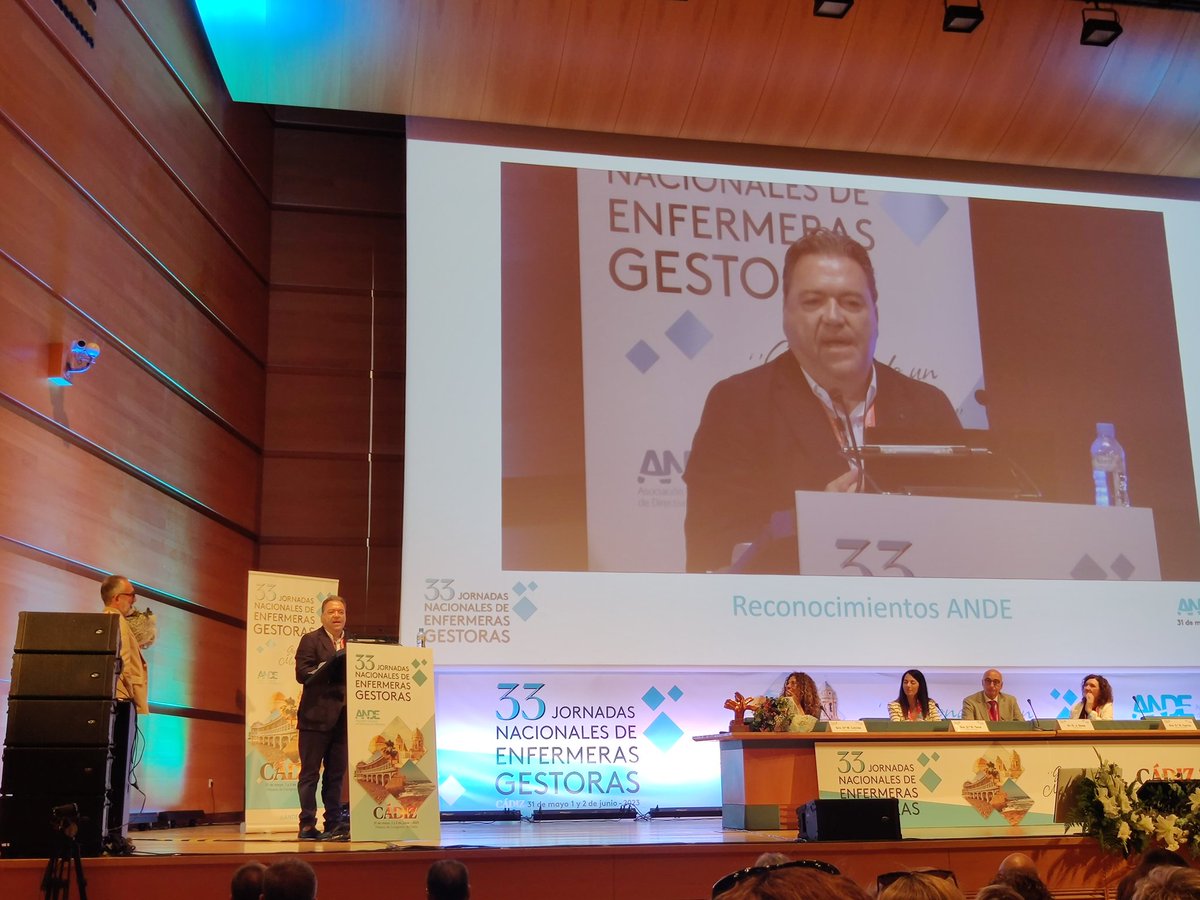 Merecidísimo reconocimiento en la #33ANDE a <a href="/felomontesdeoca/">Rafael G Montesdeoca</a>, un profesional excelente, una excelente persona.