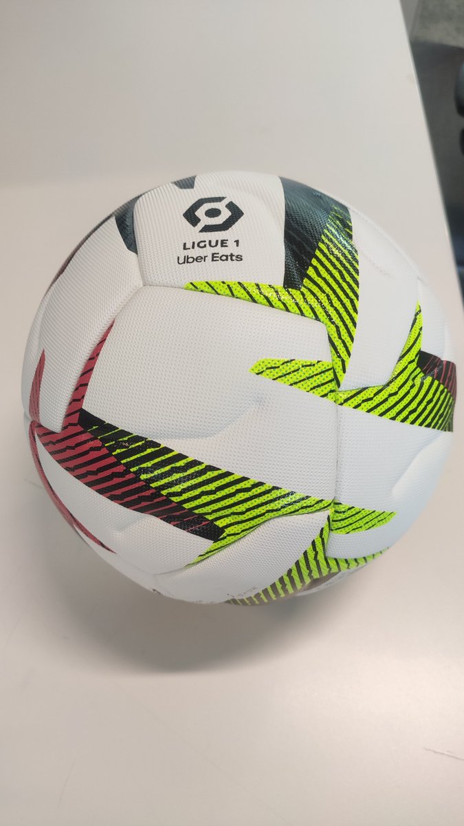 L'ÉQUIPE de Greg (@lequipedegreg) on Twitter photo 🎁LE CADEAU DU JOUR🎁
Aujourd'hui, <a href="/MaccaliCamille/">Camille Maccali</a> vous fait gagner le ballon officiel @Kipsta_Fr de la Ligue 1 pour la saison 2023/2024 !
Pour jouer : RT & Follow <a href="/lequipedegreg/">L'ÉQUIPE de Greg</a>
Bonne chance 🍀
#EDG 🎁LE CADEAU DU JOUR🎁
Aujourd'hui, <a href="/MaccaliCamille/">Camille Maccali</a> vous fait gagner le ballon officiel @Kipsta_Fr de la Ligue 1 pour la saison 2023/2024 !
Pour jouer : RT & Follow <a href="/lequipedegreg/">L'ÉQUIPE de Greg</a>
Bonne chance 🍀
#EDG