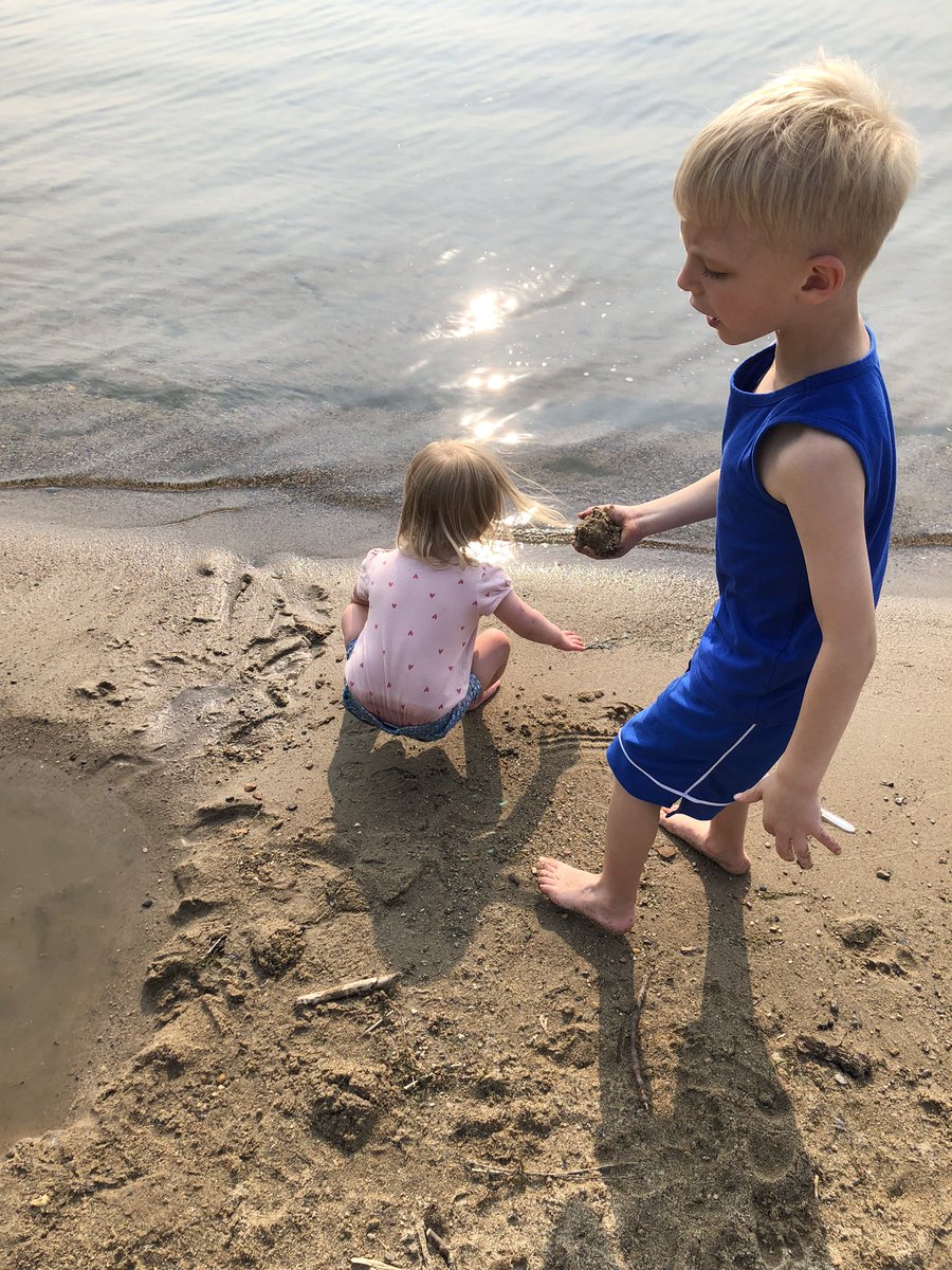 MattErickson517's tweet photo. Decided to let go of my destructive behavior and be the father my kids deserve. It's not easy, but their smiles and laughter make it all worth it. #BetterDad #FamilyFirst #PositiveChange https://t.co/tbTyYWjpJG