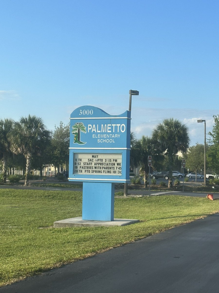 💚🐊I walked through these doors 11 years ago for the first time straight out of college. Everything I’ve learned, I’ve learned it right here in this building with these people. While this chapter in teaching closes, I am excited for the next one! Middle school here I come!