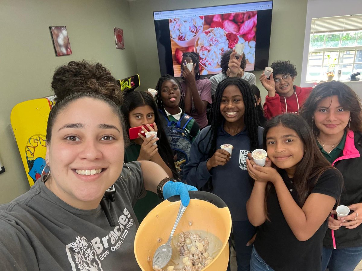 BranchesFL's tweet image. Check out these Cupid Hearts made by our youth! Thanks to @CommonThreadsUS our youth learn to make bite sized portions of tasty snacks that are super delicious and easy to prepare.
#Branchesfl