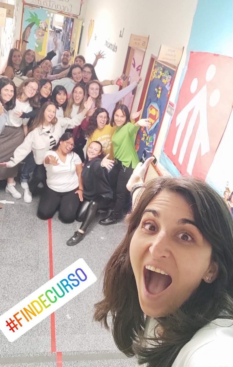 EEncantadaElena's tweet photo. Termina el curso, que se nos ha pasado volando. Felicidades a Paula por su merecido premio Rómulo Piñol, entregado por su compañerismo y sonrisa permanente. Y nos despedimos de la Escuela Encantada con una mochila llena de risas, experiencias, aprendizajes y amistad. https://t.co/nfEFsTKdNz