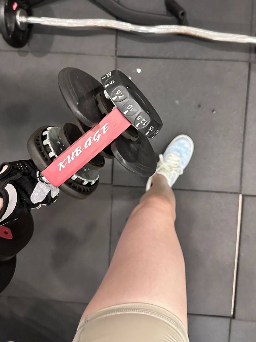 Capone734's tweet image. If you quit halfway, then don't come back, because the footprints we left on the road to success have long been soaked in sweat. #Sports  #JobsReport #PoundTown2 #WearOrange #FlashbackFriday #fridaymorning