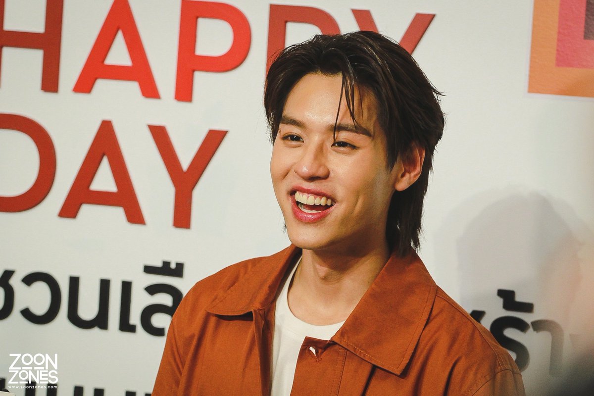 ZoonZones's tweet image. บิวกิ้น-พุฒิพงศ์ อัสสรัตนกุล” มาร่วมถ่ายทอดมุมมองการเลือกท่ีจะมีความสุข ในแบบของตนเอง พร้อมจัดงาน AP HAPPY DAY ชวนคุณเลือกความสุขพร้อมอยู่ทุกโครงการที่ AP วันที่ 3-5 มิถุนายนนี้ ณ ลานแฟชั่นฮอลล์ช้ัน 1 สยามพารากอน #bbillkin #เลือกชีวิตดีๆที่HAPPY  #APHappyDay 
#BillkinxAP #APThai