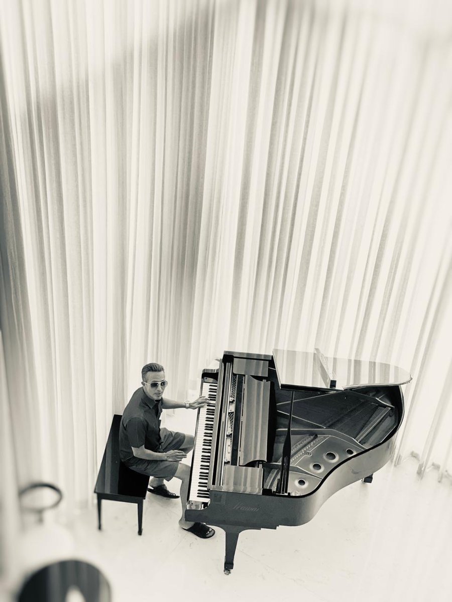 Lost in the melodies of the piano keys .. 🎹🎼🎧

#pianopassion #keystomyheart #musicislife #pianomagic #melodiesonkeys #playthepiano #musicaljourney #PianoPerfection #musicmaker #musicinspiration #pianovibes #imamsyedofficial #ImamSyed