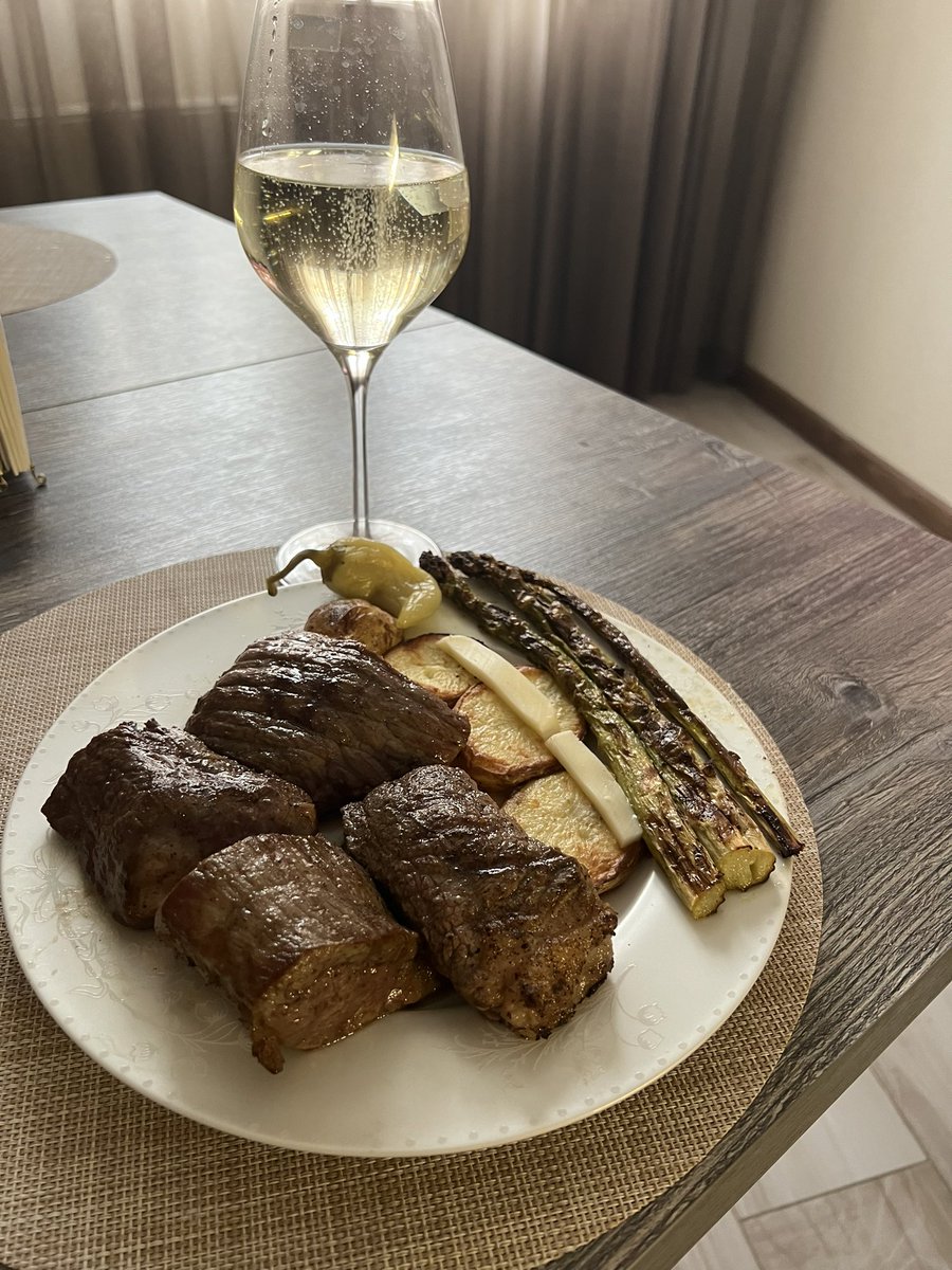 SharkBoyFounder's tweet photo. Oh, I forgot to post food
Here you go😂🥩 https://t.co/Xy4mJXwk3p