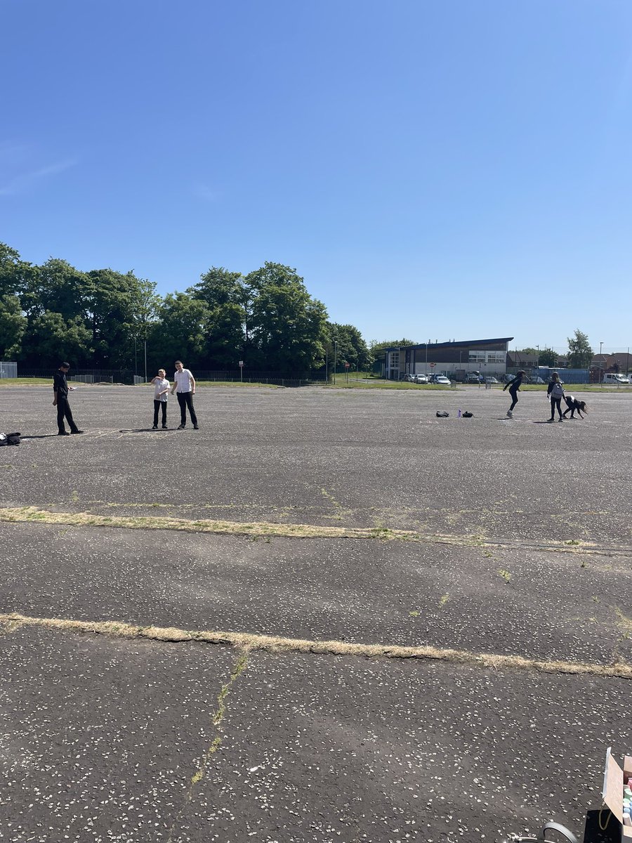 Our new S2 enjoying the sunshine and revising their note values 🎼☀️

@renfrew_high 

#learning
#achieving
#workingtogether