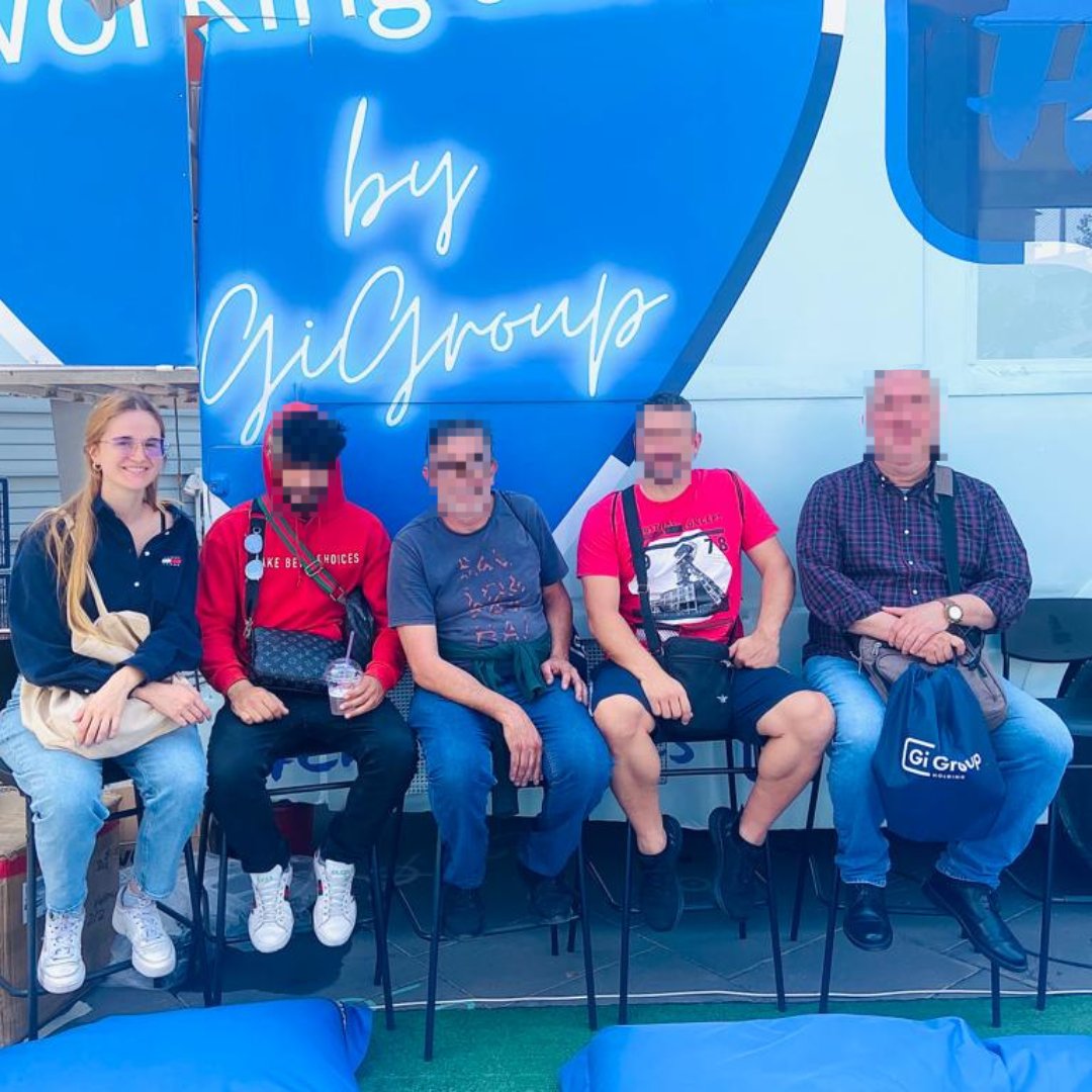 CasaCaridadOng's tweet photo. 🔵 Personas usuarias de @CasaCaridadOng han participado en el #GiBusTour, una iniciativa promovida por la empresa Gi Group Holding Spain.

👉 Durante esta jornada han tenido la oportunidad de simular procesos de selección, recibir consejos y acudir a una charla formativa. https://t.co/DiYwxNyzLX