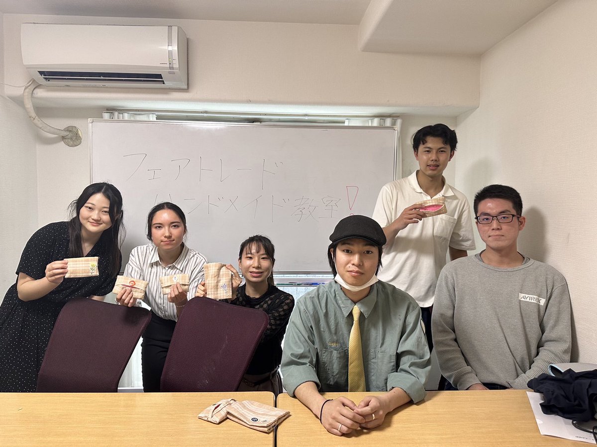 ftsn_kanto's tweet photo. 【イベント活動報告】
 5/28にフェアトレードハンドメイド教室を行いました😄

全員でワイワイ話しながら作品を作りつつ、学生団体同士で情報交換なども行いました！とても有意義な時間となりました！！ 

ご参加いただいた皆様ありがとうございました！！🙇‍♂️ https://t.co/vnlRYn9cqm