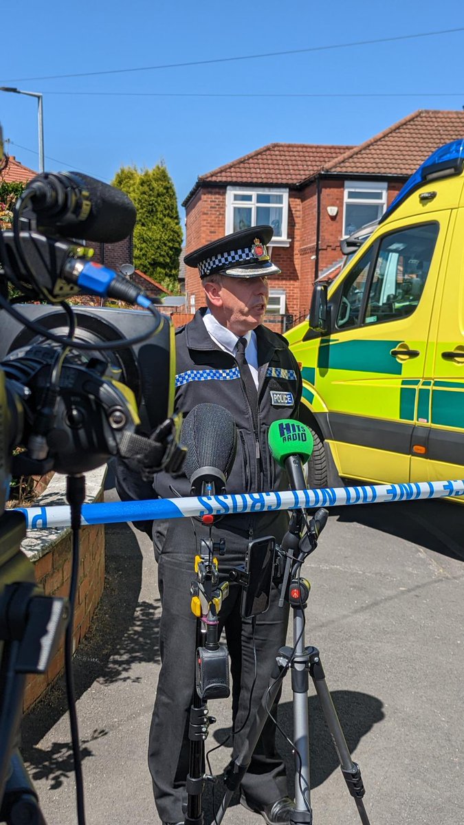 hitsmcrnews's tweet photo. We’re hearing an update from police about the evacuation of homes on Middleton Road in Reddish after a man was arrested under the explosive substance act. https://t.co/TpJ4356HQG