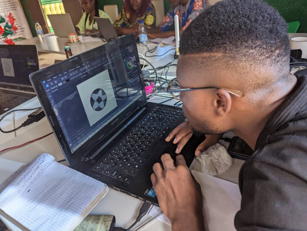 FjadAmazones's tweet photo. les mascottes Toolkit #Fati et #Rémi. C'était également le moment de découvrir le logiciel Affinity et son package (Affinity Photo 2, Affinity Designer 2, Affinity Publisher 2) accompagné de quelques exercices d'application pour une meilleure prise de main. ⤵️ https://t.co/TAnkNXKZ6y