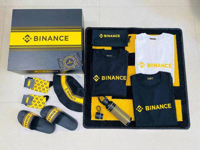 6月9号晚8点，币安做客阿民说币社区
币安送礼 感谢 #Binance 提供五套周边抽奖  #币安   
📷、关注：<a href="/binancezh/">币安Binance华语</a>+<a href="/siyizhisheng3/">思以智胜</a> 
📷表单提交问题，随机抽5周年礼盒
docs.qq.com/form/page/DY1Z…
📷、点赞转推+艾特两位好友！
📷开奖：6月9⏰ 晚8点，社区群AMA现场开奖、
👫：新开户随机抽推荐码：B3IYZ1W4