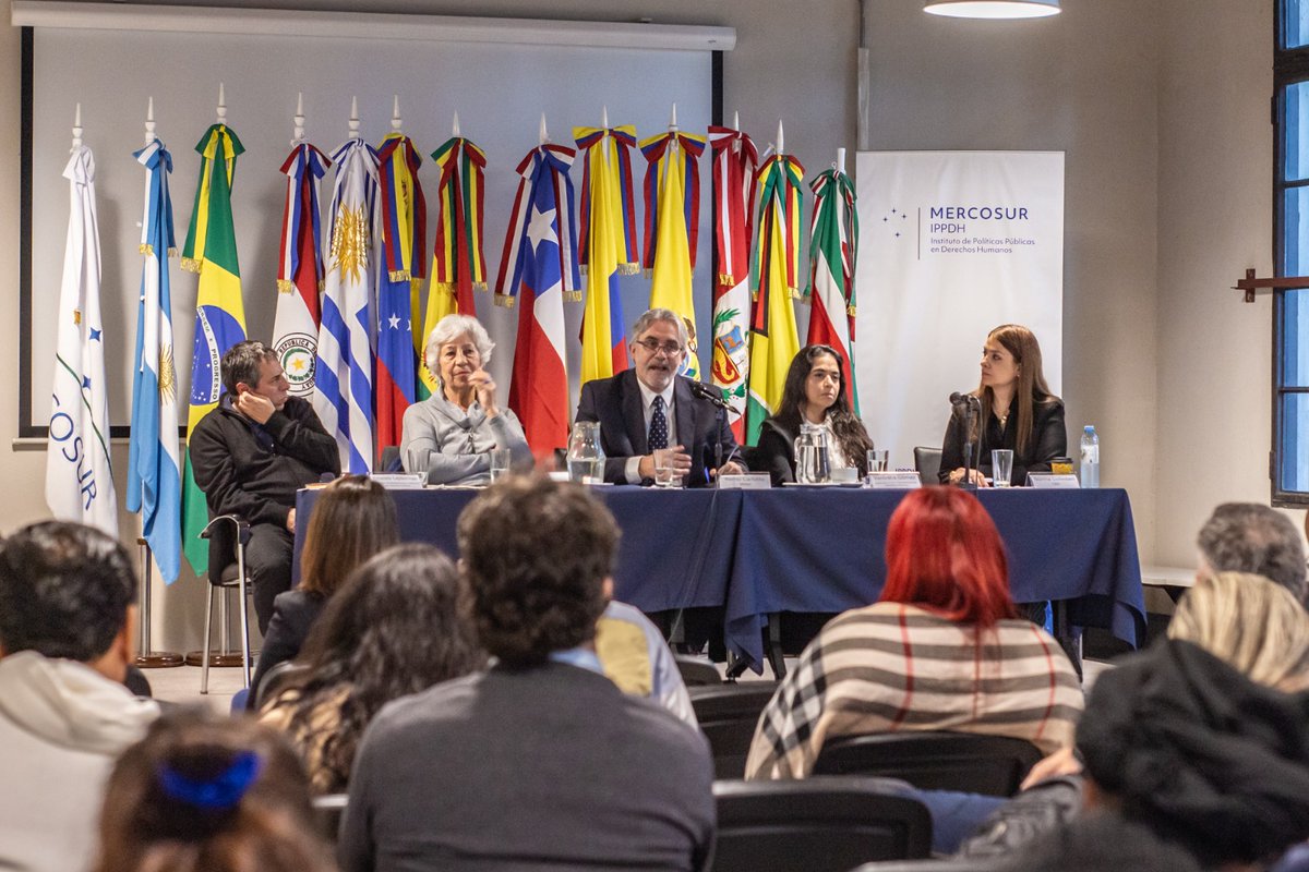 IPPDHMERCOSUR's tweet photo. Se realizó el panel “Derechos Humanos y Democracia, lecciones del pasado y retos para el futuro”, en el marco de la semana presencial de la 6ta edición del Curso Internacional de Políticas Públicas en Derechos Humanos, que se desarrolla en la sede del IPPDH en el @espacio_memoria https://t.co/IlMoWkZ8Jg