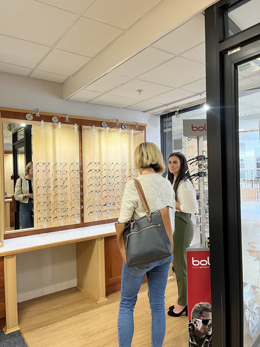 JennyGilruthMSP's tweet photo. 👓 Today @JennyGilruth MSP met with Alison and her team at Rach Optometrists in Glenrothes to learn about the family-run business and the work of optometrists post-pandemic. 

🤝 Jenny was also given a demonstration of OCT equipment and the importance of this for constituents. https://t.co/KKG8CtNbkN