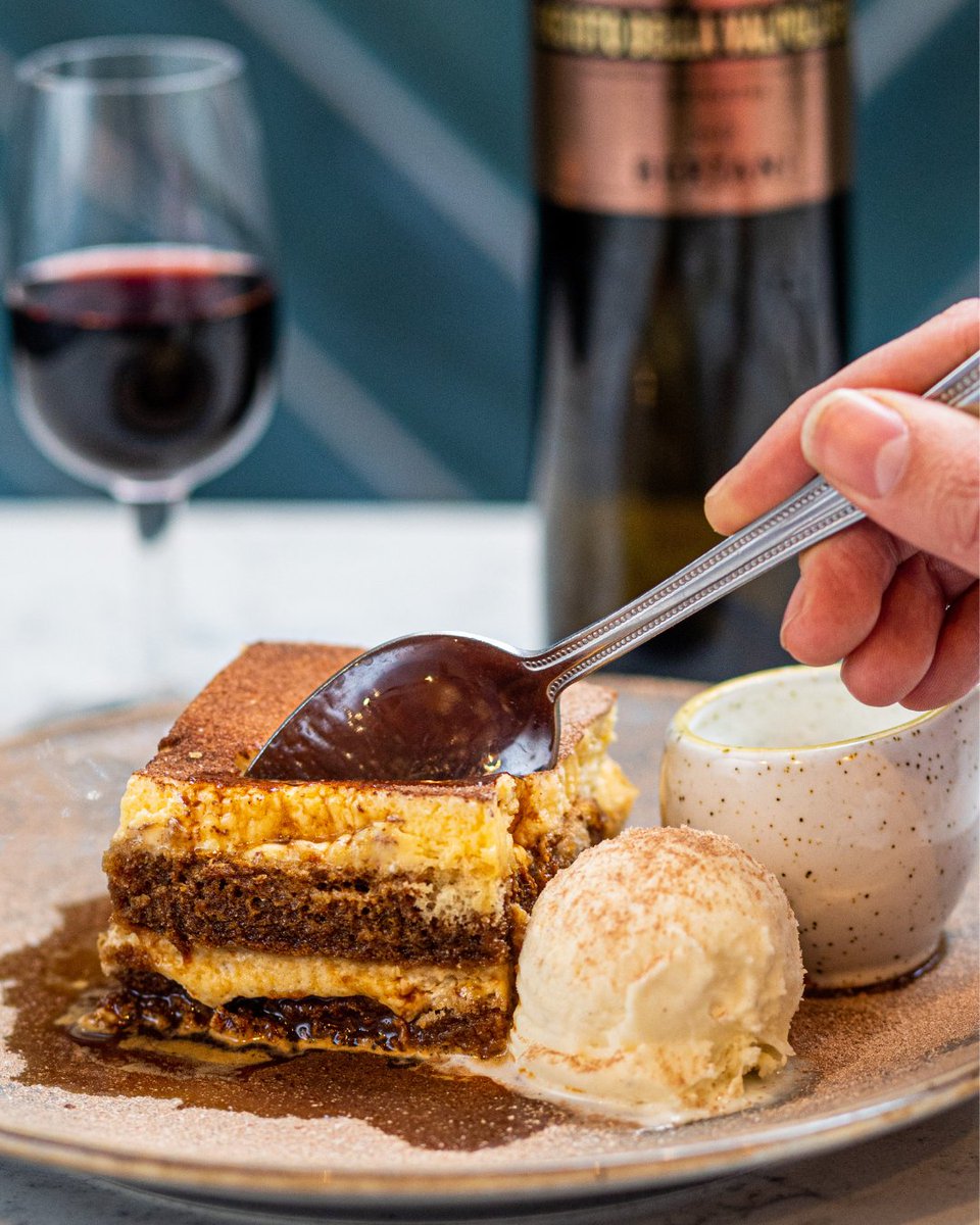 Have you even been to Rossella if you haven’t tried our super indulgent Tiramisu?! Made with Tia Maria, Amaretto, and served with a scoop of creamy vanilla gelato, this dessert is not to be missed! 😍 .
.#londonfoodguide #streetfoodlondon #infatuationlondon #londonrestaurants