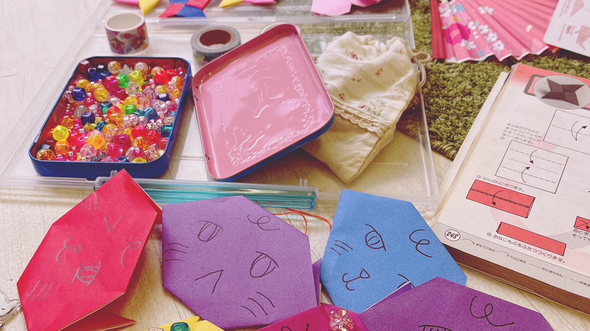 皆さん、こんばんは！
パフォーマンス研究会です。

鴨台祭で私たちは、バルーンアートと体験会を実施いたします！

可愛らしい飾りもあるので、そちらも併せてお楽しみください♪

是非遊びに来てください‼︎