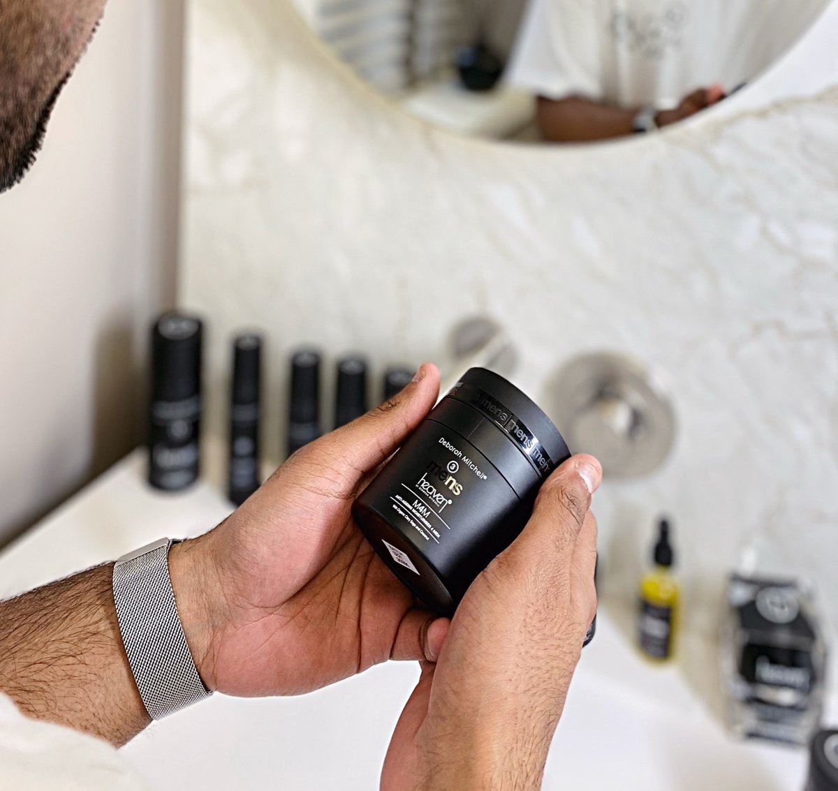 #GroomingTips Use a lightweight moisturiser to nourish and hydrate, locking in moisture and preventing dryness. M4M provides essential nutrients to feed the skin, improve fine lines and tackle those tell-tale signs of ageing #HeavenSkincare #FathersDay shop.heavenskincare.com/m4m-anti-agein…
