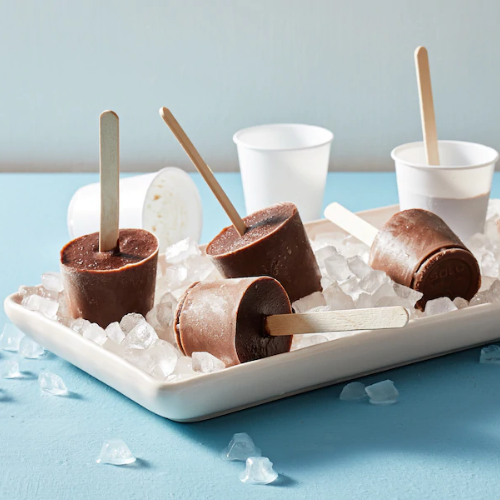 Ellie_Krieger's tweet photo. I have the best childhood memories of eating #chocolatepudding pops on hot summer days. These refreshing treats bring me right back there. They are so easy to make, and sure to bring smiles. https://t.co/w2UrMbvqaH #summertreat #popsicles #chocolatepops https://t.co/VVfEWUFCgM