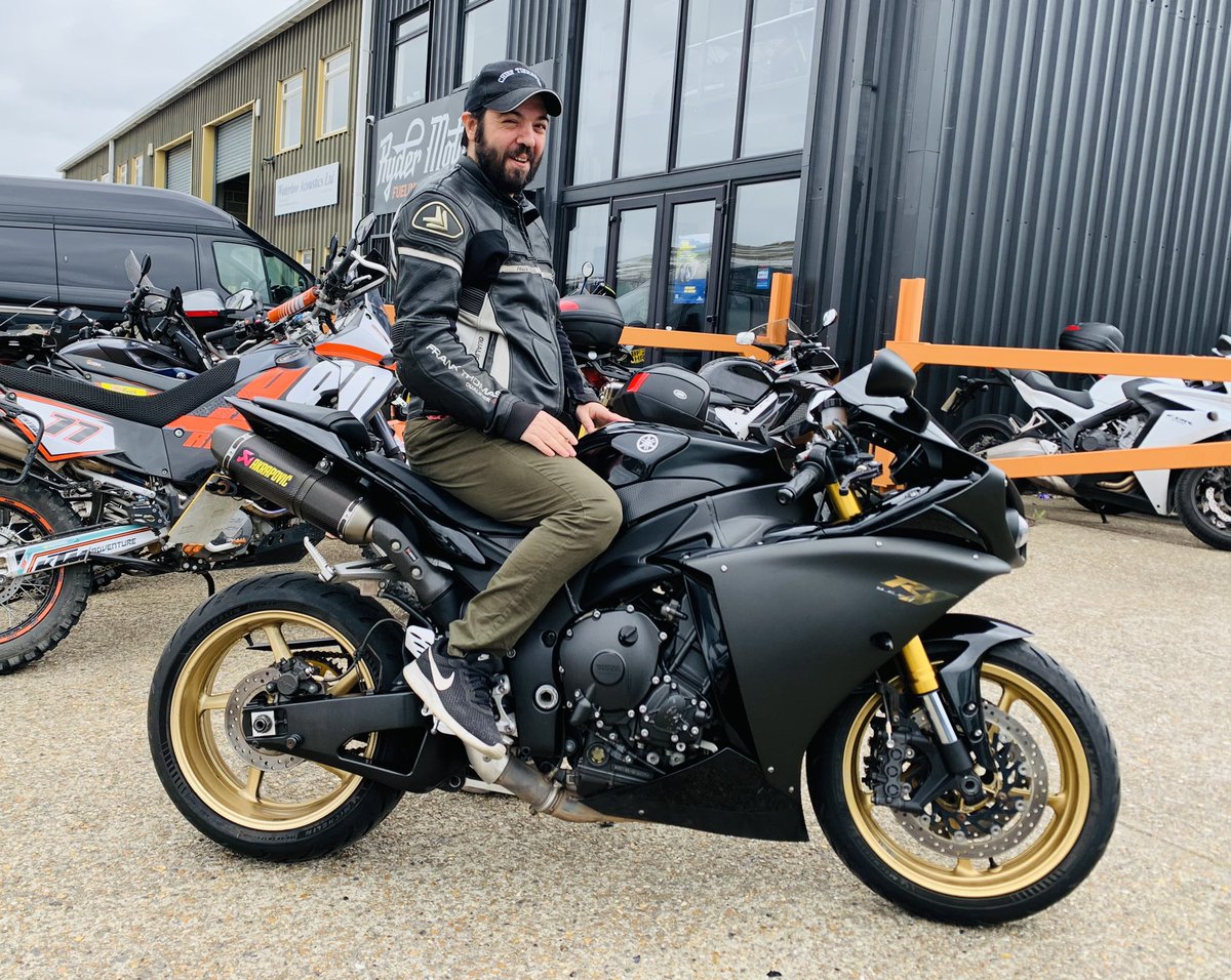 Georgie just collected this Yamaha R1. 

#FuelingYourFreedom #yamaha #yamahamotorcycles #yzf #r1 #yzfr1 #yamahar1 #bigbangr1 #sportsbike #sportsbikelife #sportsbikeaddicts #superbike #superbikesgram #superbikelife #superbikers #superbikesofinstagram